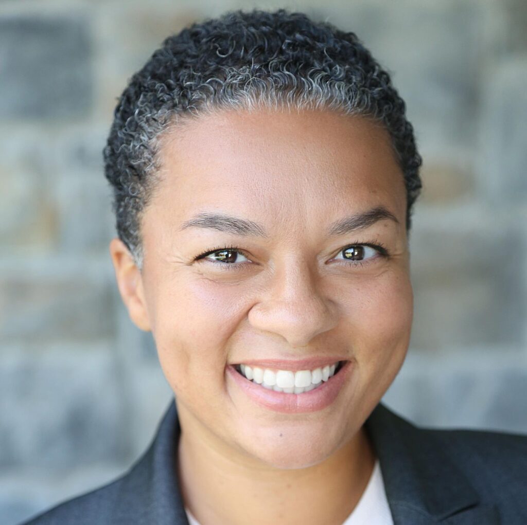 Larisa Headshot